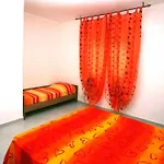 Comfortably Furnished Flat Near The Sea 公寓 比比翁