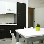 Comfortably Furnished Flat Near The Sea 公寓