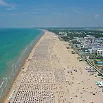 公寓 Comfortably Furnished Flat Near The Sea *
