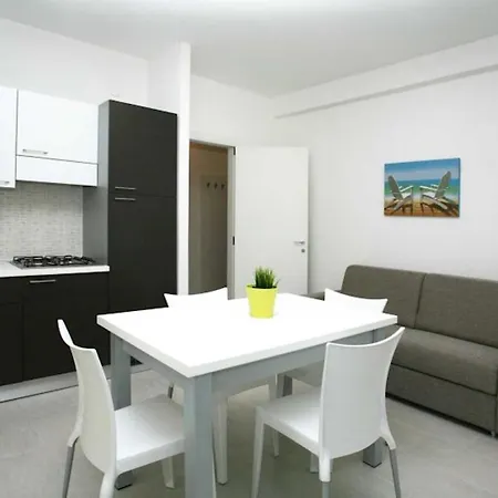 Comfortably Furnished Flat Near The Sea Apartment