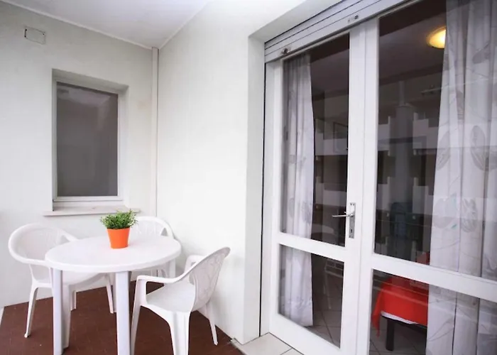 Lägenhet Comfortably Furnished Flat Near The Sea *